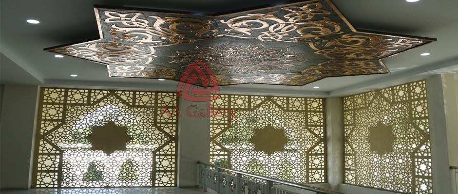 interior masjid dari tembaga